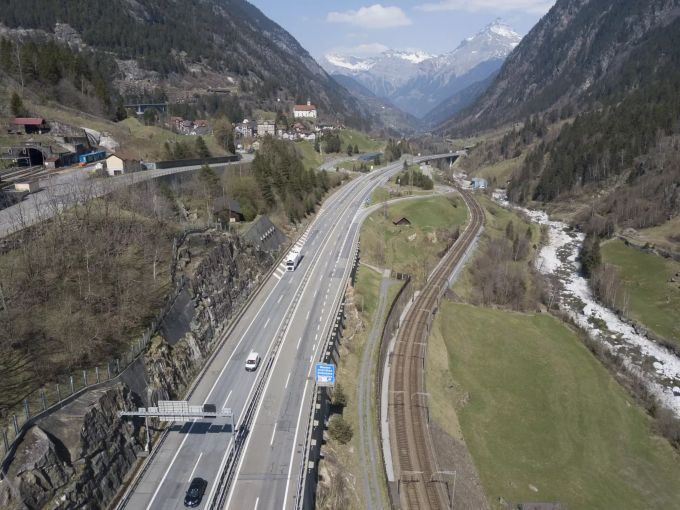 Die Autobahn A2 bei Wassen, aufgenommen am Donnerstag, 9. April 2020. Coronavirus