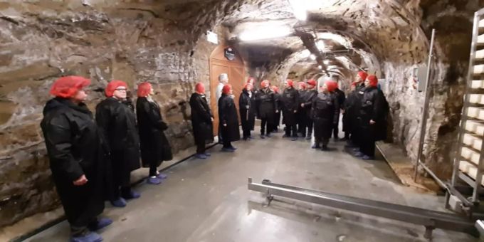 Der Obst- und Gartenbauverein Lostorf in der Sandsteinhöhle Kaltbach. Kaltbach Obst Gartenbauverein Lostorf