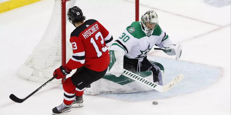 Nico Hischier trifft für die New Jersey Devils in der NHL zum zwischenzeitlichen 2:2 gegen die Dallas Stars.