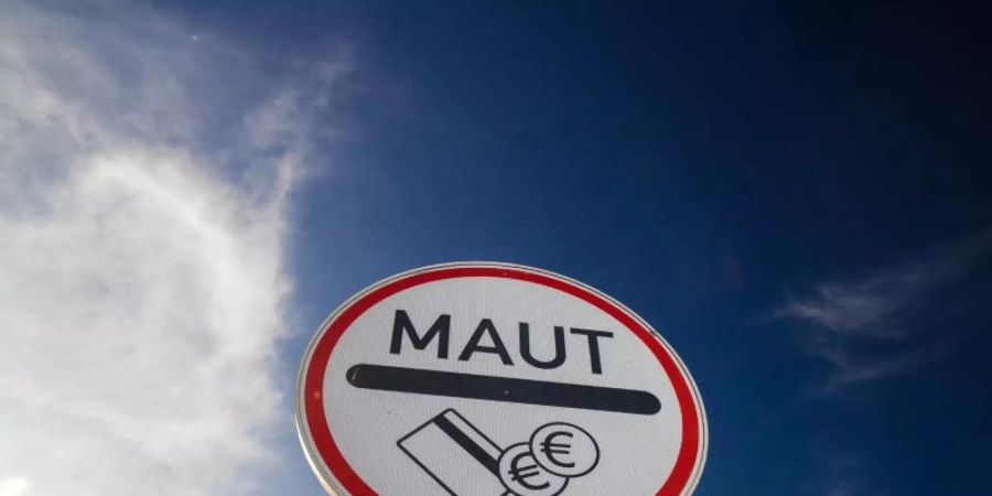 Die für die Pkw-Maut vorgesehenen Betreiber fordern Entschädigungen in Millionenhöhe. Der Bund weist die Ansprüche aber zurück. Foto: Jens Büttner/zb/dpa