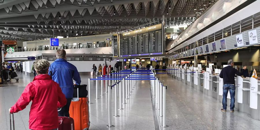 Frankfurter Flughafen: Mindestens 18 000 der rund 22 000 Beschäftigten gehen in die Kurzarbeit. (Archivbild)