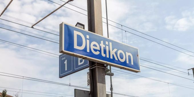 Dietikon Bahnhofsschild - Dietikon Dietikon Bahnhofsschild - Dietikon
