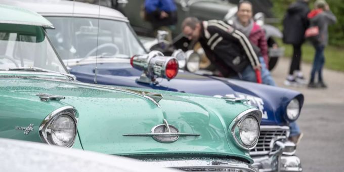 Damit die Versteigerung der Oldtimer Galerie in Toffen BE nicht ins Wasser fällt, wird sie per Livestream stattfinden. toffen