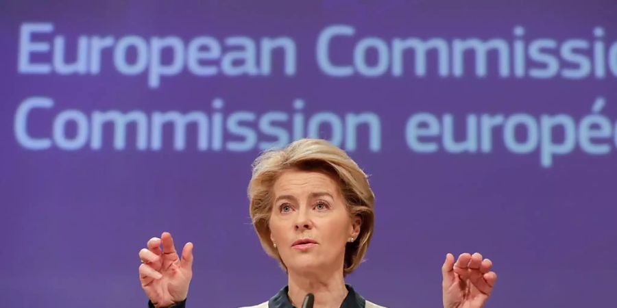 EU-Kommissionspräsidentin Ursula von der Leyen will beim EU-Budget für die kommenden Jahre angesichts der Coronavirus-Krise nochmals über die Bücher gehen. (Archivbild)