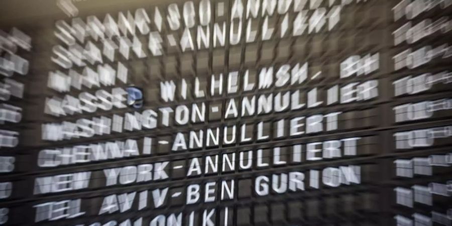 Pauschalreisende dürfen bei grosser Flugverspätung auch am Abflugsort klagen, stellt der Europäische Gerichtshof klar. Foto: Frank Rumpenhorst/dpa-tmn