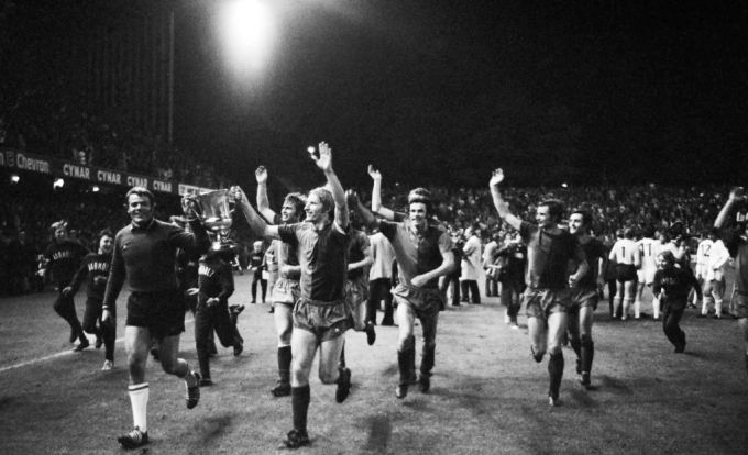 Nach dem Spiel mit der Schweizer Rekordkulisse im St. Jakob feiert der FCB den Meistertitel. FCB FCZ Super League