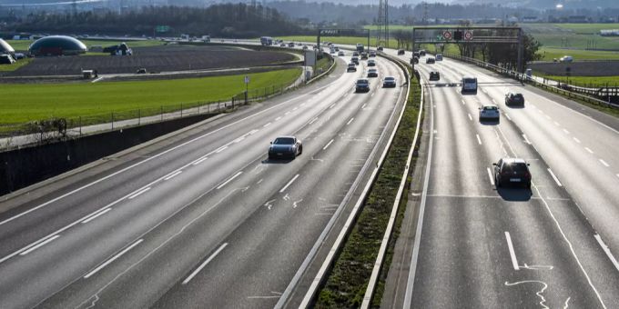 Die Autobahn A1 zwischen Bern und Schönbühl soll von heute sechs auf acht Spuren verbreitert werden. Autobahn A1 Ausbau