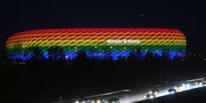Münchner Arena in Regenbogenfarben Münchner Arena in Regenbogenfarben