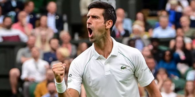 Novak Djokovic während seiner Erstrunden-Partie gegen Jack Draper in Wimbledon. Novak Djokovic Wimbledon