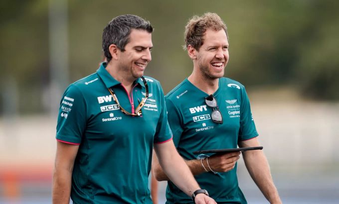 Sebastian Vettel (Aston Martin Racing) bei der Streckenbesichtigung vor dem Frankreich-GP der Formel 1. Sebastian Vettel Formel 1