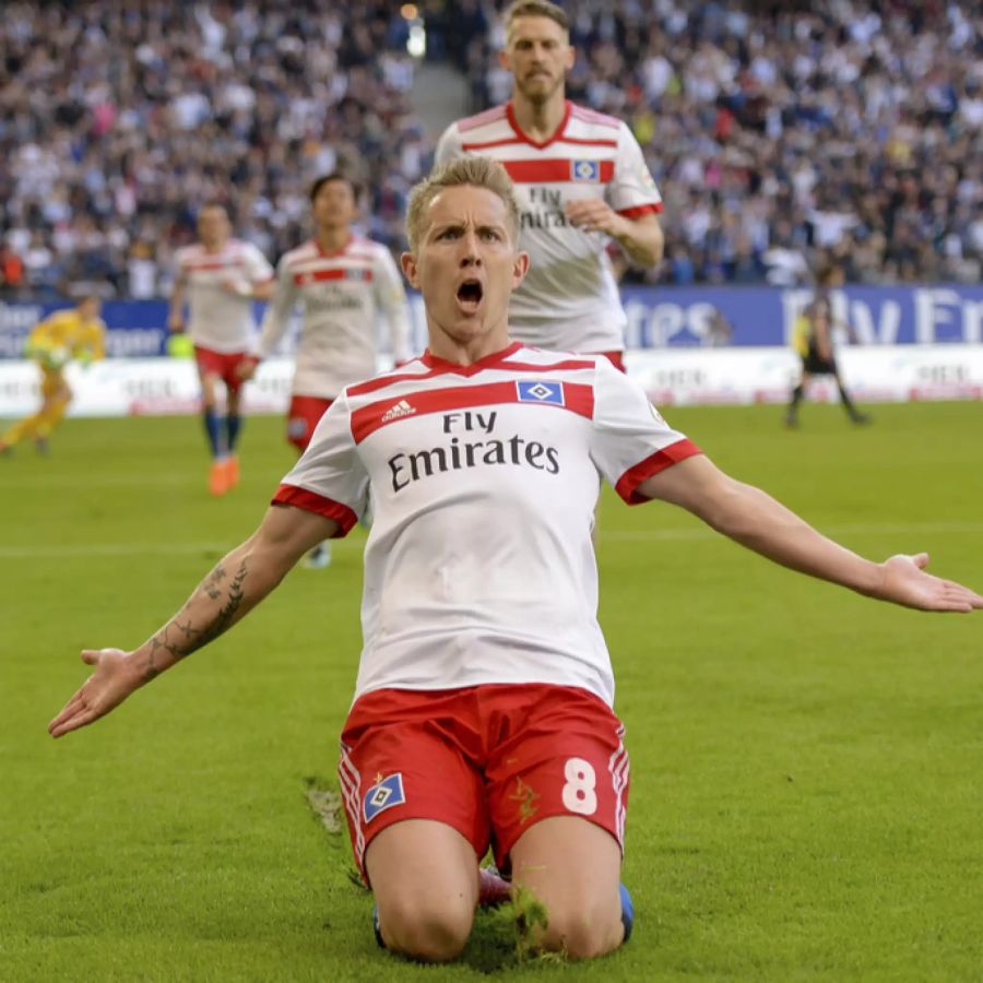 Schliesslich landet Holtby, nach einem kurzen Intermezzo bei Tottenham, beim HSV. Dort reift er erstmals zum unverzichtbaren Leistungsträger und wird Kapitän.