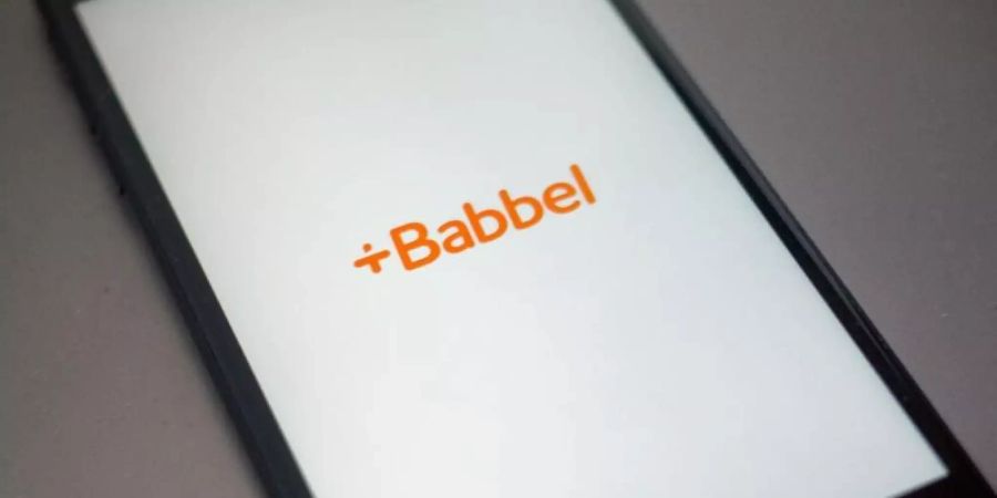 Das Logo der E-Learning-Plattform Babbel ist auf dem Bildschirm eines Smartphones zu sehen. Foto: Fernando Gutierrez-Juarez/dpa-Zentralbild/dpa