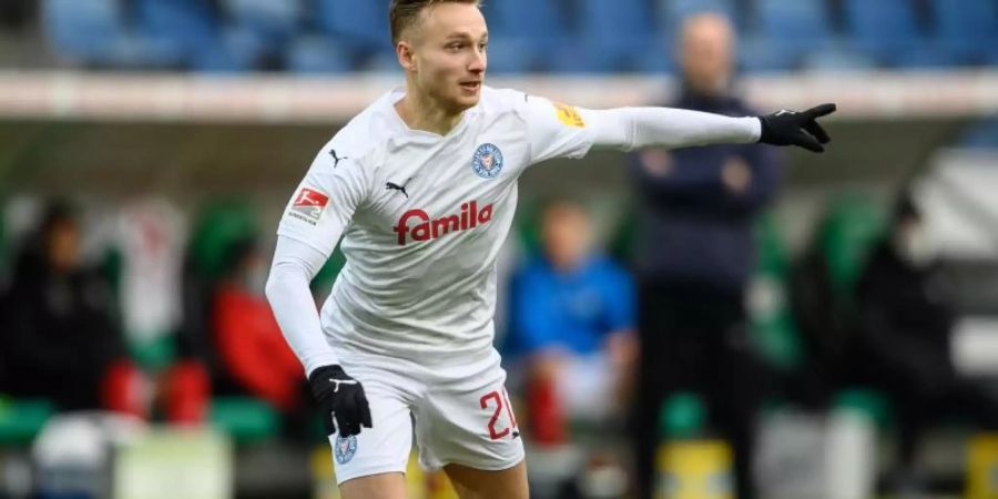 Jannik Dehm wechselt aus Kiel nach Hannover. Foto: Swen Pförtner/dpa