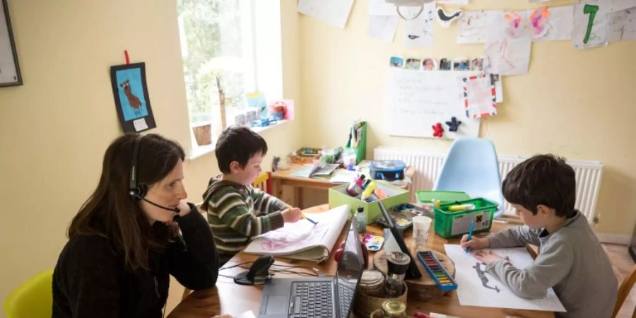 Homeoffice Homeschooling Mutter Kinder