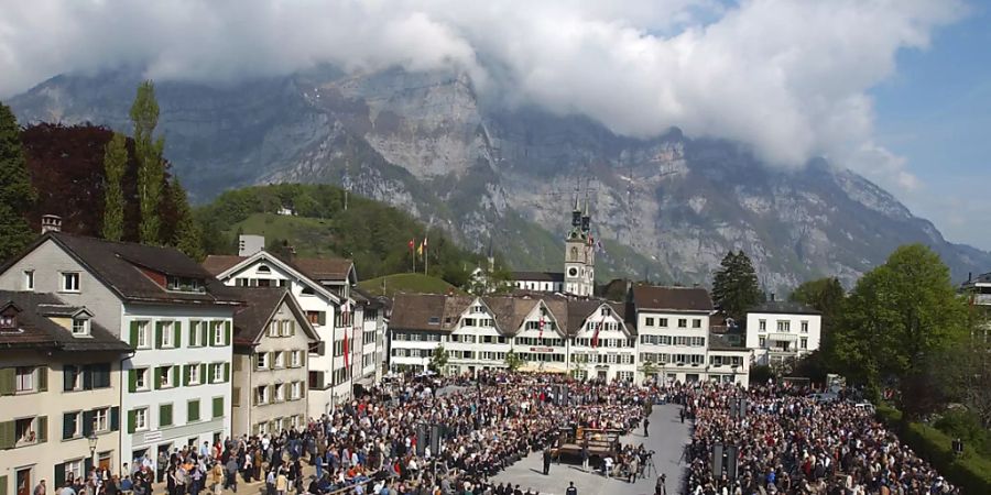 Die Glarner Landsgemeinde am Sonntag wird wegen einer Vielzahl von Traktanden die Längste seit vielen Jahren werden. (Archivbild)