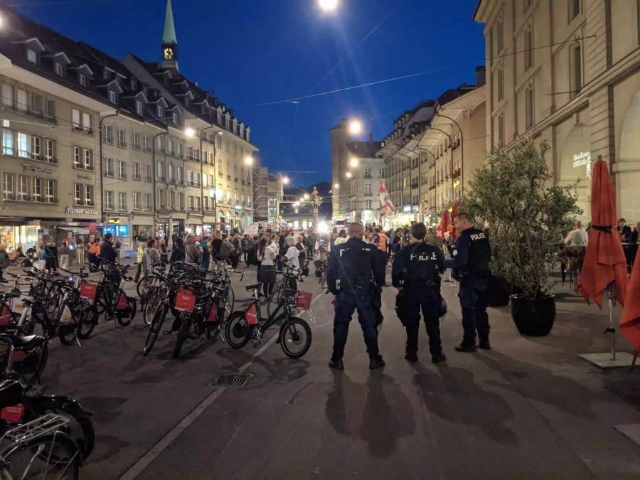 Der Polizei gelange es schliesslich, den Umzug anzuhalten.