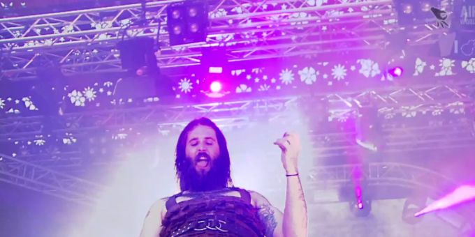 HANDOUT - Der US-Amerikaner Justin Howard ist der Champion swe Luftgitarren-Weltmeister. Der auch als «Nordic Thunder» bekannte Weltmeister des Jahres 2012 wurde in Finnland zum besten Performer an der imaginären Gitarre der letzten 25 Jahre gekürt. Foto: -/Airnest Productions/dpa - ACHTUNG: Nur zur redaktionellen Verwendung im Zusammenhang mit einer Berichterstattung über die Luftgitarren-Weltmeisterschaft in Oulu und nur mit vollständiger Nennung des vorstehenden Credits HANDOUT - Der US-Amerikaner Justin Howard ist der Champion swe Luftgitarren-Weltmeister. Der auch als «Nordic Thunder» bekannte Weltmeister des Jahres 2012 wurde in Finnland zum besten Performer an der imaginären Gitarre der letzten 25 Jahre gekürt. Foto: -/Airnest Productions/dpa - ACHTUNG: Nur zur redaktionellen Verwendung im Zusammenhang mit einer Berichterstattung über die Luftgitarren-Weltmeisterschaft in Oulu und nur mit vollständiger Nennung des vorstehenden Credits