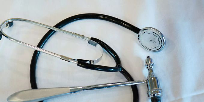 Erstmals seit 2008 sinken die Krankenkassenprämien im Mittel im nächsten Jahr, nämlich um 0,2 Prozent. (Symbolbild) Erstmals seit 2008 sinken die Krankenkassenprämien im Mittel im nächsten Jahr, nämlich um 0,2 Prozent. (Symbolbild)