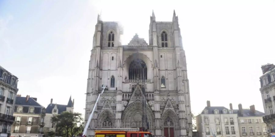 Brand in Sankt-Peter-und-Paul-Kathedrale in Nantes