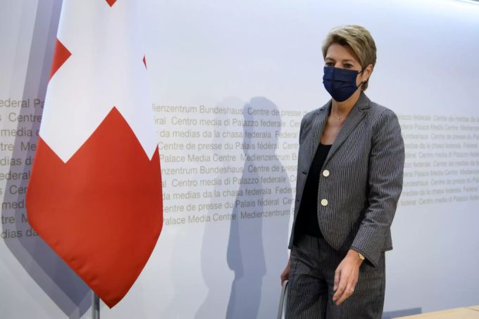 Karin Keller-Sutter wird ihre Sommerferien zum Teil im Ausland verbringen. keller-sutter