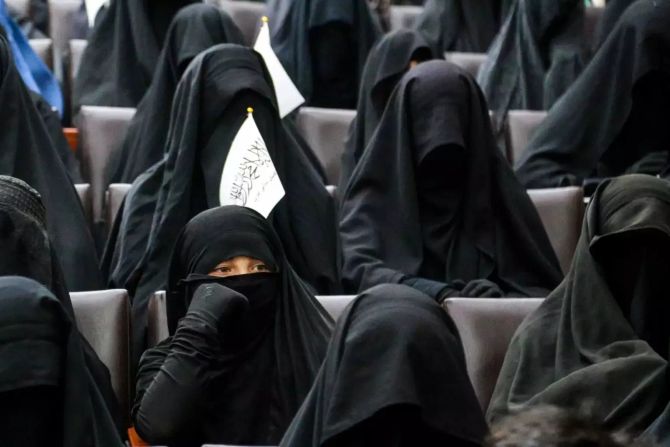 taliban frauen