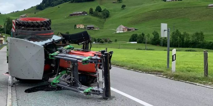 Appenzell AI - Traktor verliert Vorderrad