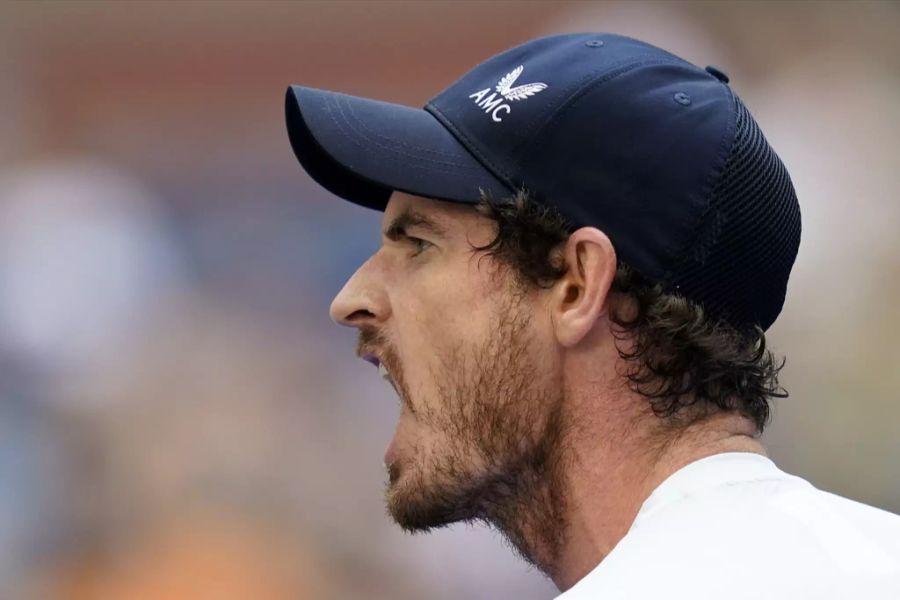 Andy Murray regt sich in seiner Erstrunden-Partie fürchterlich auf.