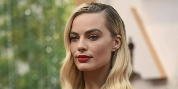 Schauspielerin Margot Robbie übernimmt die Rolle von Barbie. Foto: Richard Shotwell/Invision/AP/dpa Barbie