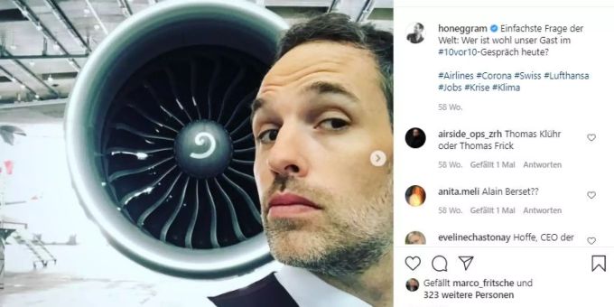 Arthur Honegger vor einem Flugzeug. arthur honegger