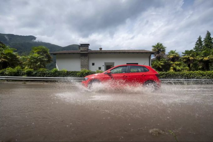 Der überdurchschnittlich nasse Sommer führte lokal immer wieder zu Überschwemmungen, wie hier im Tessin Anfang letzter Woche. wetter nass