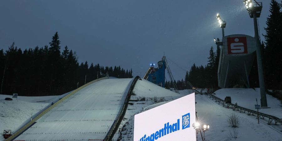 Bild aus schneereicheren Tagen: Der Weltcup der Nordischen Kombinierer in Klingenthal wurde abgesagt.