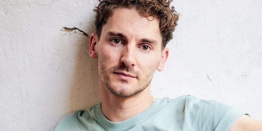 Schauspieler und Sänger Martin Bruchmann veröffentlicht seine Debüt-EP und den Musik-Kurzfilm «Wer wär ich heute, wenn ich damals nicht gegangen wär».