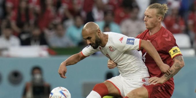 Dänemarks Captain Simon Kjaer spielt an der WM 2022 mit einer Armbinde mit der Aufschrift «No Discrimination». WM 2022