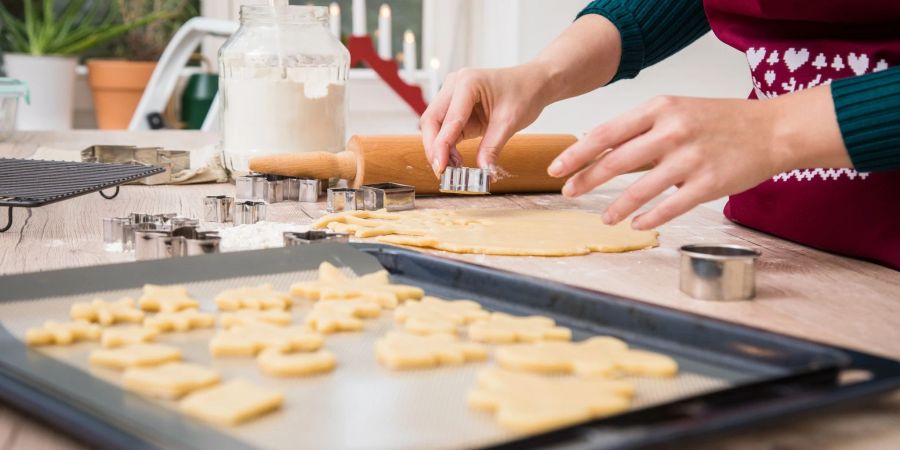 Gemahlene Nüsse und weniger Zucker: Bei selbst gebackenen Plätzchen kann man bestimmen, was genau drinsteckt - ein Vorteil für Menschen mit Diabetes.