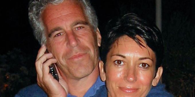 Ghislaine Maxwell mit ihrem ehemaligen Chef und Geliebten, dem verstorbenen Sexualstraftäter Jeffrey Epstein. maxwell
