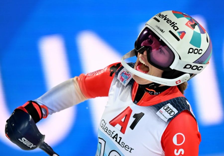 Michelle Gisin verblüfft in Flachau mit ihrem Aufwärmen.