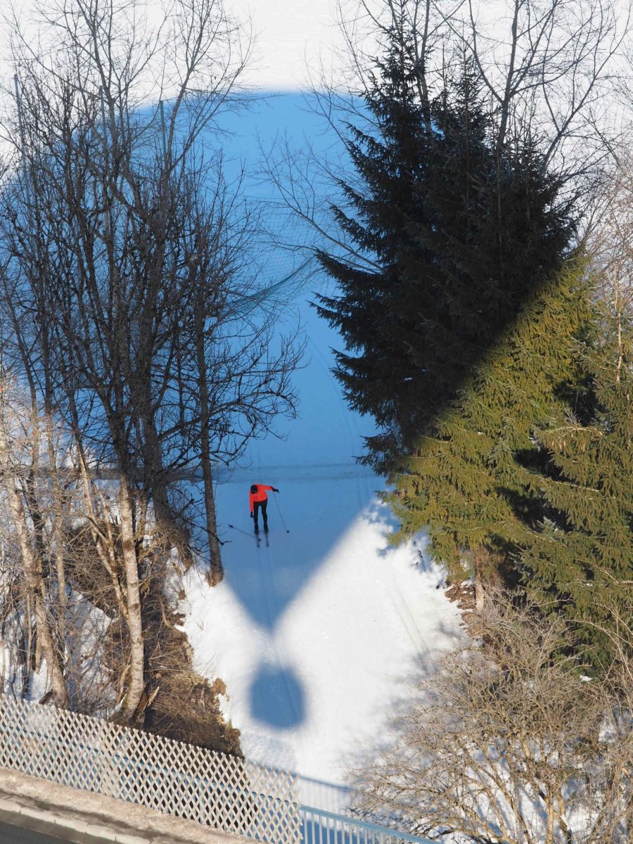 Ballon Schatten Skilangläufer Vogelperspektive