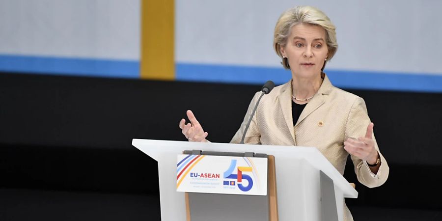 Ursula von der Leyen, Präsidentin der Europäischen Kommission, spricht während Eröffnungssitzung des EU-ASEAN-Gipfels. Foto: Geert Vanden Wijngaert/AP/dpa