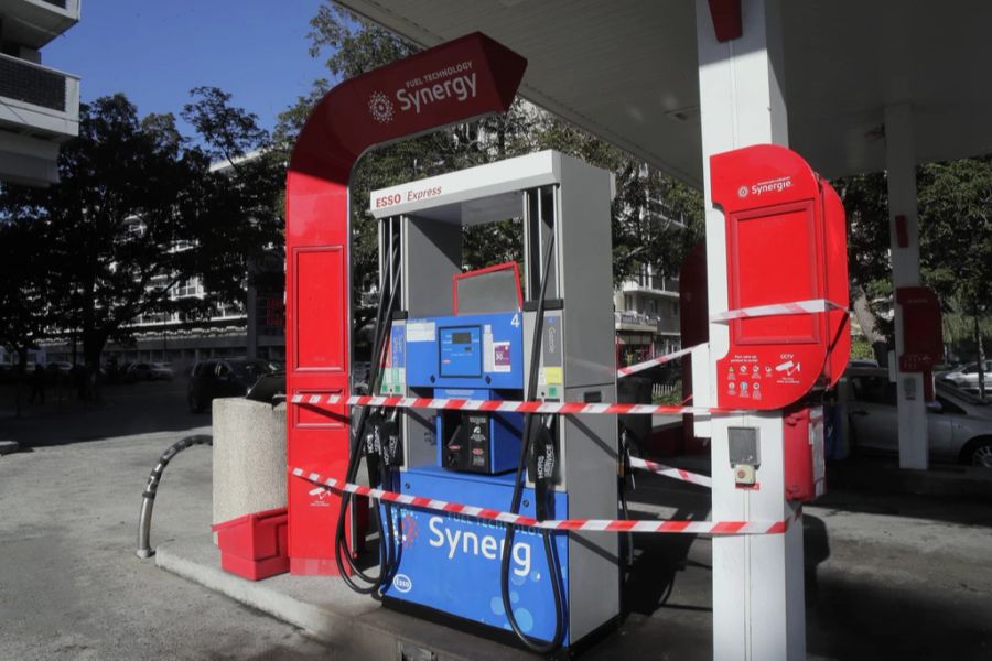 Eine geschlossene Tankstelle in Lille (F).