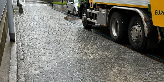 Die Strasse, wo die schwerverletzten Jugendlichen gefunden wurden. streit 17 jähriger
