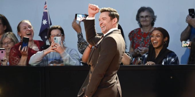 Hugh Jackmann schlüpft nochmal in seine Superhelden-Rolle um Deadpool zur Seite zu stehen. Hugh Jackman Deadpool