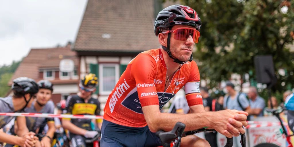Adam Yates wechselt von Ineos zu UAE