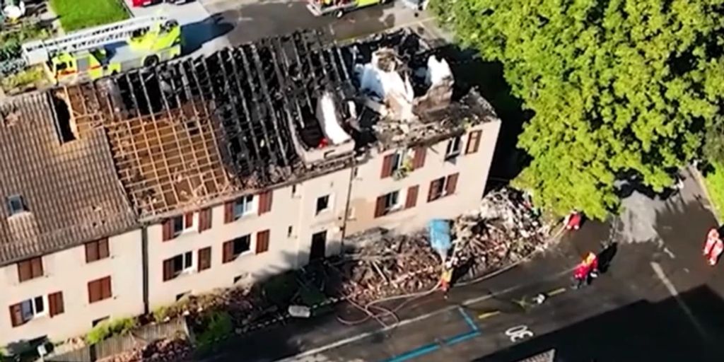 Thalwil ZH: Bilder zeigen Dachstock-Ruine von Mehrfamilienhaus