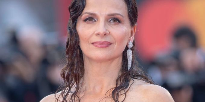 People - Für Frauen im Iran: Juliette Binoche und Co. schneiden ihre Haare ab