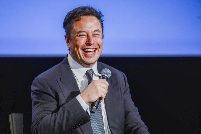Elon Musk muss erneut Kritik einstecken. elon musk