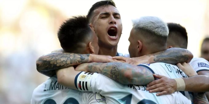 Die Argentinier jubeln nach Halbfinal-Qualifikation Copa America Argentinien