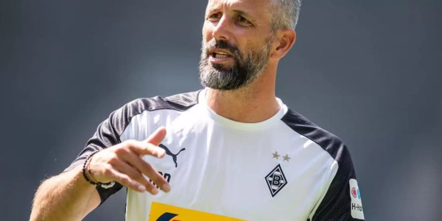 Trainingsauftakt bei Borussia Mönchengladbach mit Trainer Marco Rose, kleinem Kader und vielen Fans. Foto: Marius Becker