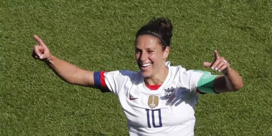 Denkt über einen Sportartenwechsel nach: Fussball-Weltmeisterin Carli Lloyd. Foto: Thibault Camus/AP