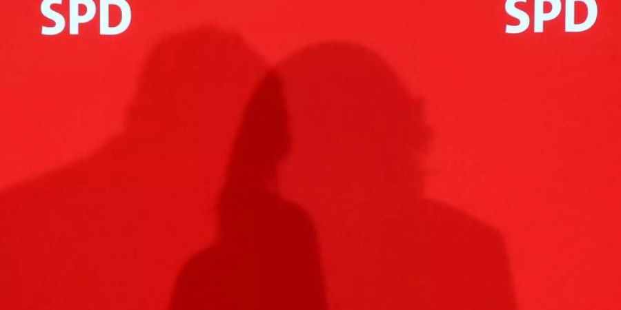 Nach dem Rücktritt von Partei- und Fraktionschefin Andrea Nahles führen übergangsweise die Vize-Vorsitzenden Manuela Schwesig, Malu Dreyer und Thorsten Schäfer-Gümbel die SPD. Von ihnen strebt aber niemand den Vorsitz an. Foto: Wolfgang Kumm