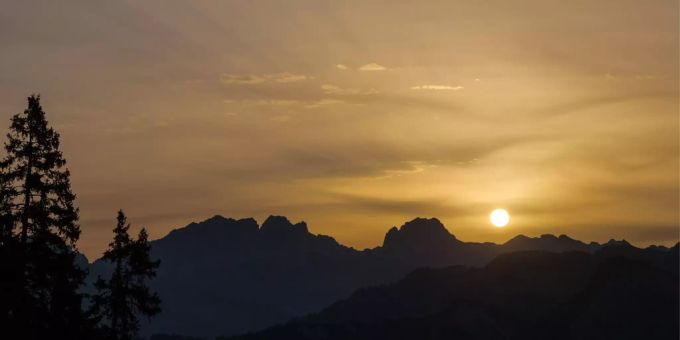 Sonnenaufgang über dem Rätikon mit Drusenfluh und Sulzfluh. Rätikon